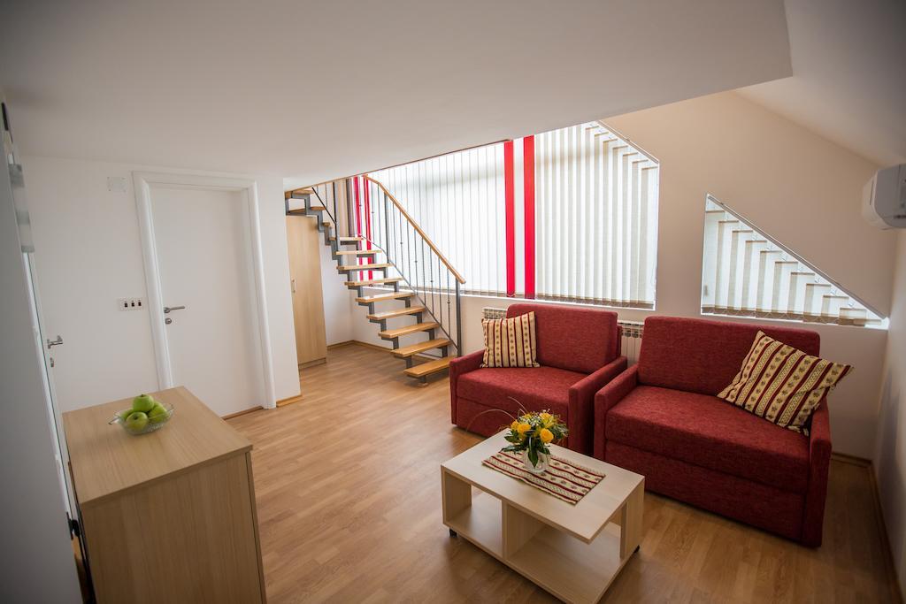 Apartments And Rooms Millennium Ogulin Ruang foto