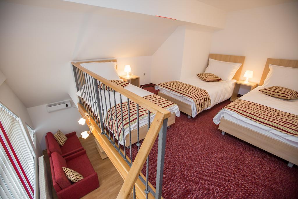 Apartments And Rooms Millennium Ogulin Ruang foto