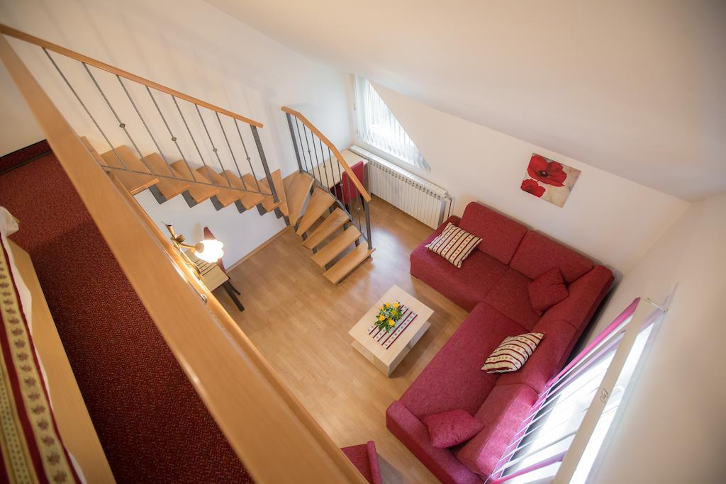 Apartments And Rooms Millennium Ogulin Ruang foto