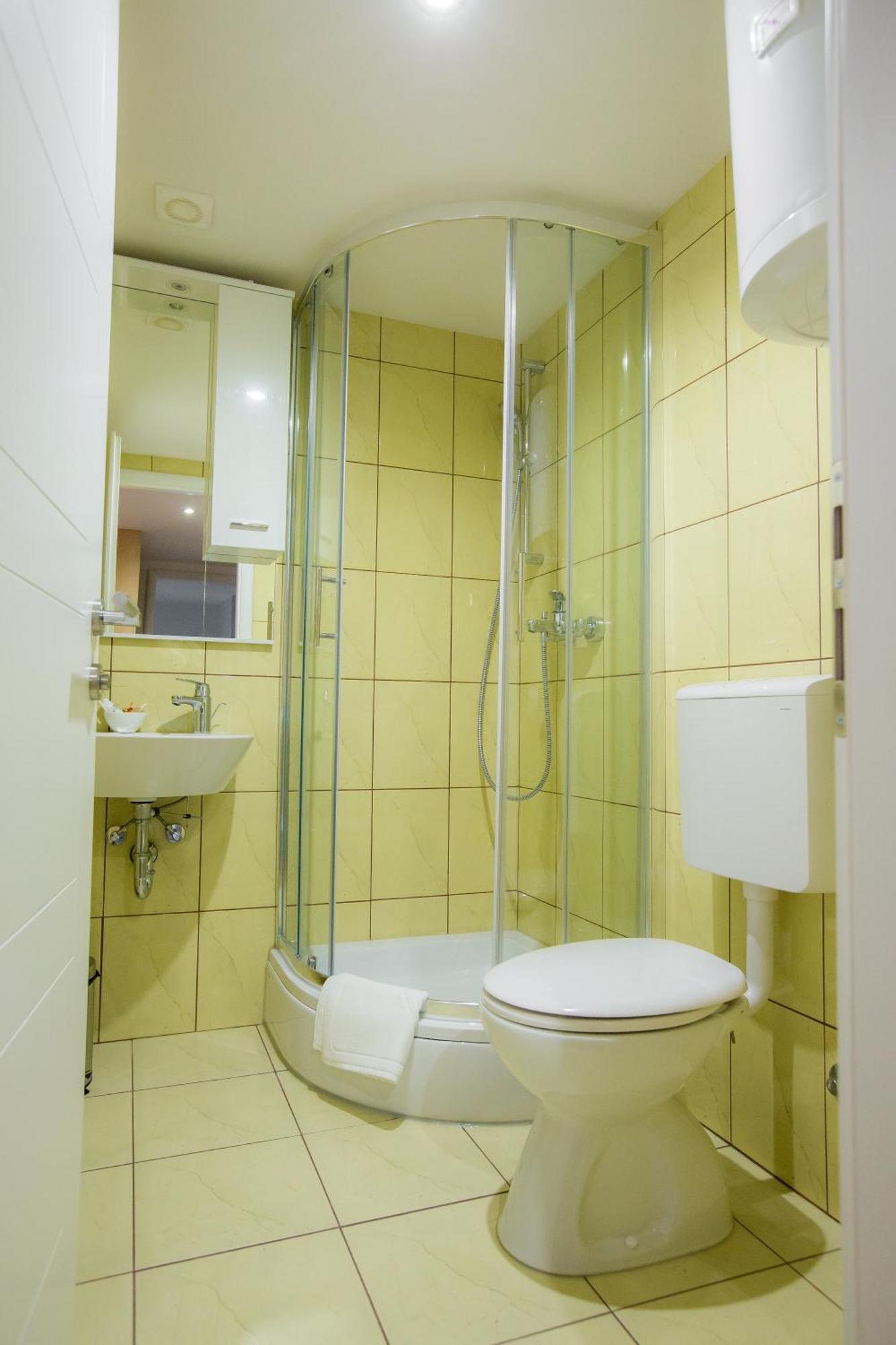 Apartments And Rooms Millennium Ogulin Bagian luar foto