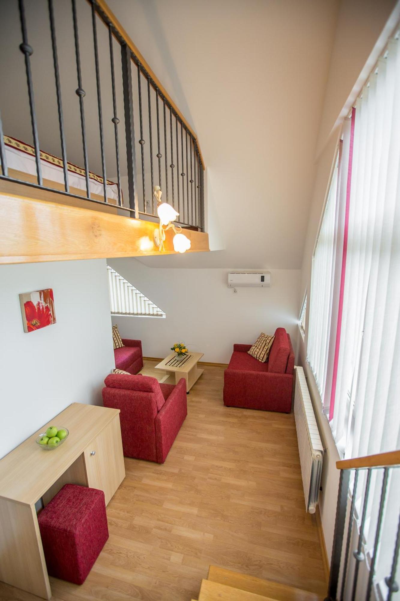 Apartments And Rooms Millennium Ogulin Bagian luar foto