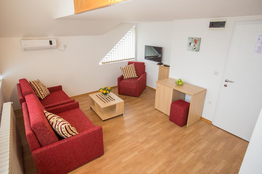 Apartments And Rooms Millennium Ogulin Ruang foto